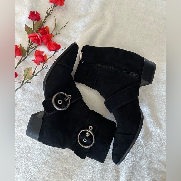 Zara | Flat Suede Boots - Picture 13 of 16